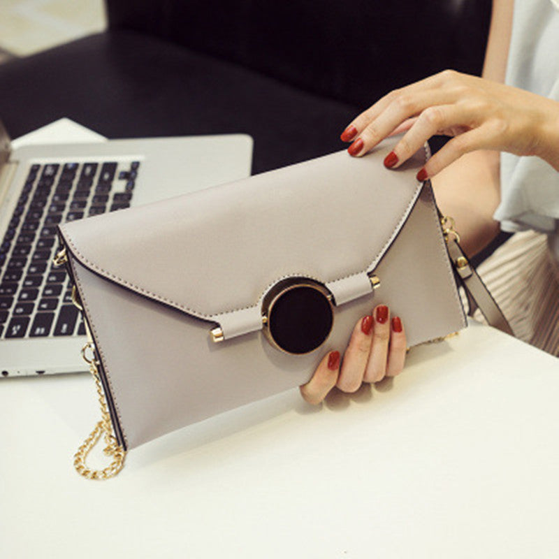 The Evelyn Clutch